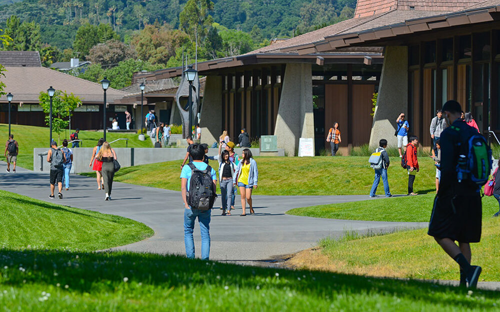 Foothill and De Anza Colleges kampüsünden görsel 1