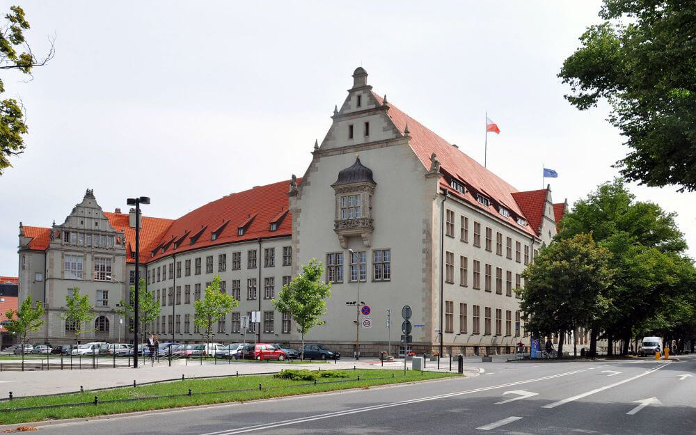 Medical University of Wroclaw kampüsünden görsel 1