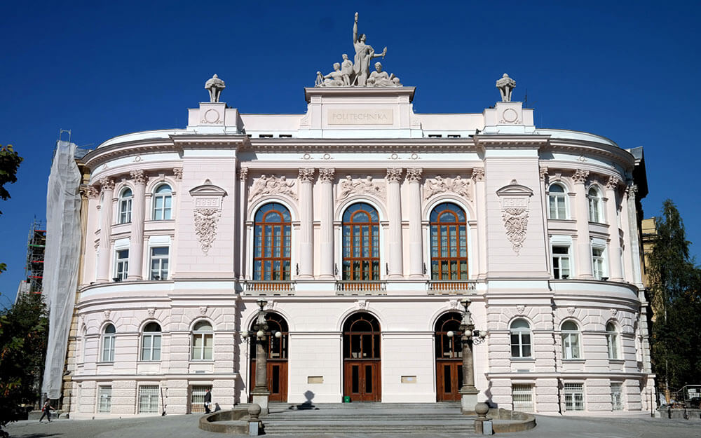 Warsaw University of Technology kampüsünden görsel 1