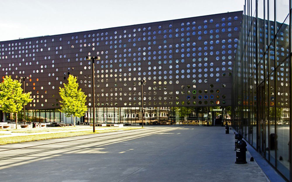 Wroclaw University of Science & Technology kampüsünden görsel 1