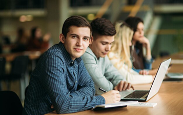 İngiltere'de Lise Eğitimi: Uluslararası Kariyerinizin Temeli