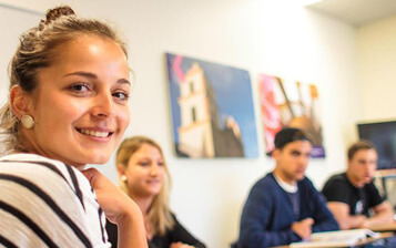 Amerika'da Ucuz Dil Okulu Fiyatları