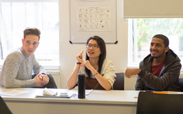 Avrupa'nın Güneşi İngiltere'de Yüksek Lisans