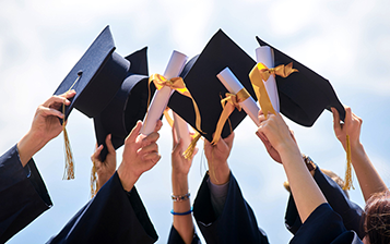 Yurt Dışında Yüksek Lisans İçin Önerilen 5 Ülke: Sizin İçin Doğru Ülkeyi Academix ile Bulun!