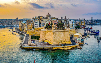 Türk Öğrenciler İçin Malta'da Dil Eğitimi: Avantajlar ve Academix ile Güvenli Adımlar